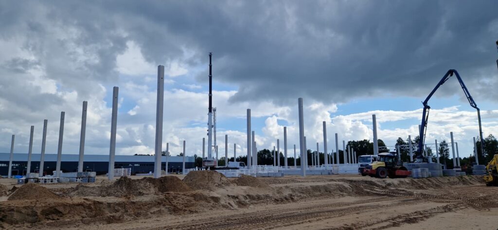 Dzelzsbetona konstrukciju montāža, Grenču iela, Rīga