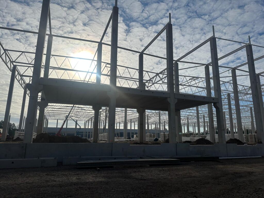 Dzelzsbetona konstrukciju montāža, Grenču iela, Rīga